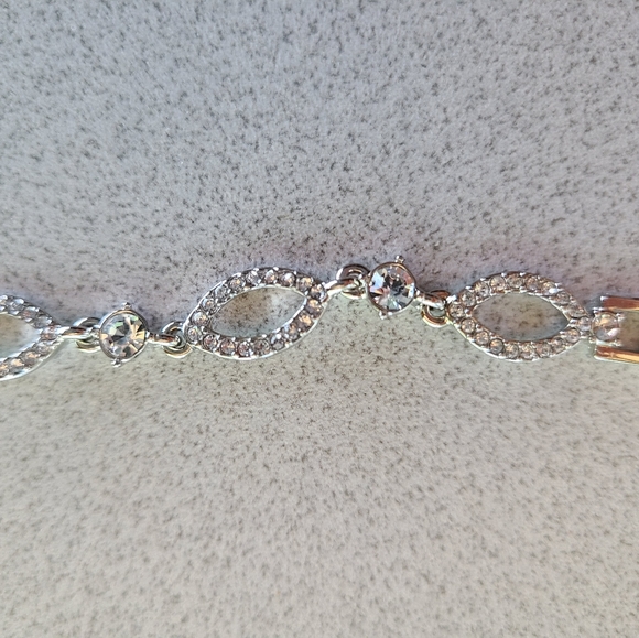🌺 SOLD 🌺 Givenchy Rhodium/Crystal Bracelet - Picture 2 of 5